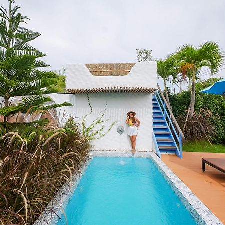 Le Resort And Villas Rawai Eksteriør bilde A pool at a resort in Phuket, Thailand