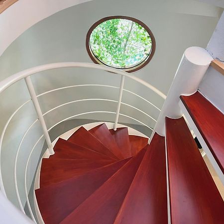 Le Resort And Villas Rawai Eksteriør bilde Spiral staircase