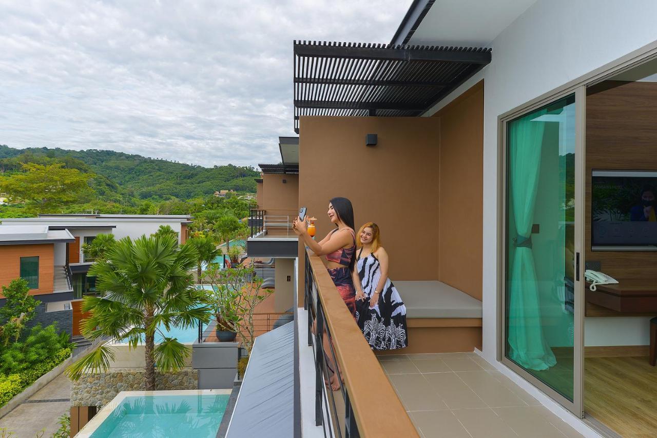 Le Resort And Villas Rawai Eksteriør bilde A balcony
