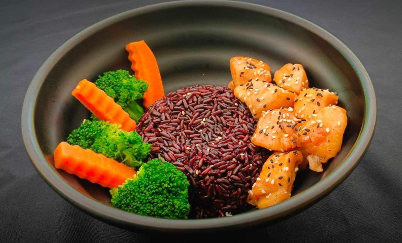 Le Resort And Villas Rawai Eksteriør bilde Black rice with salmon
