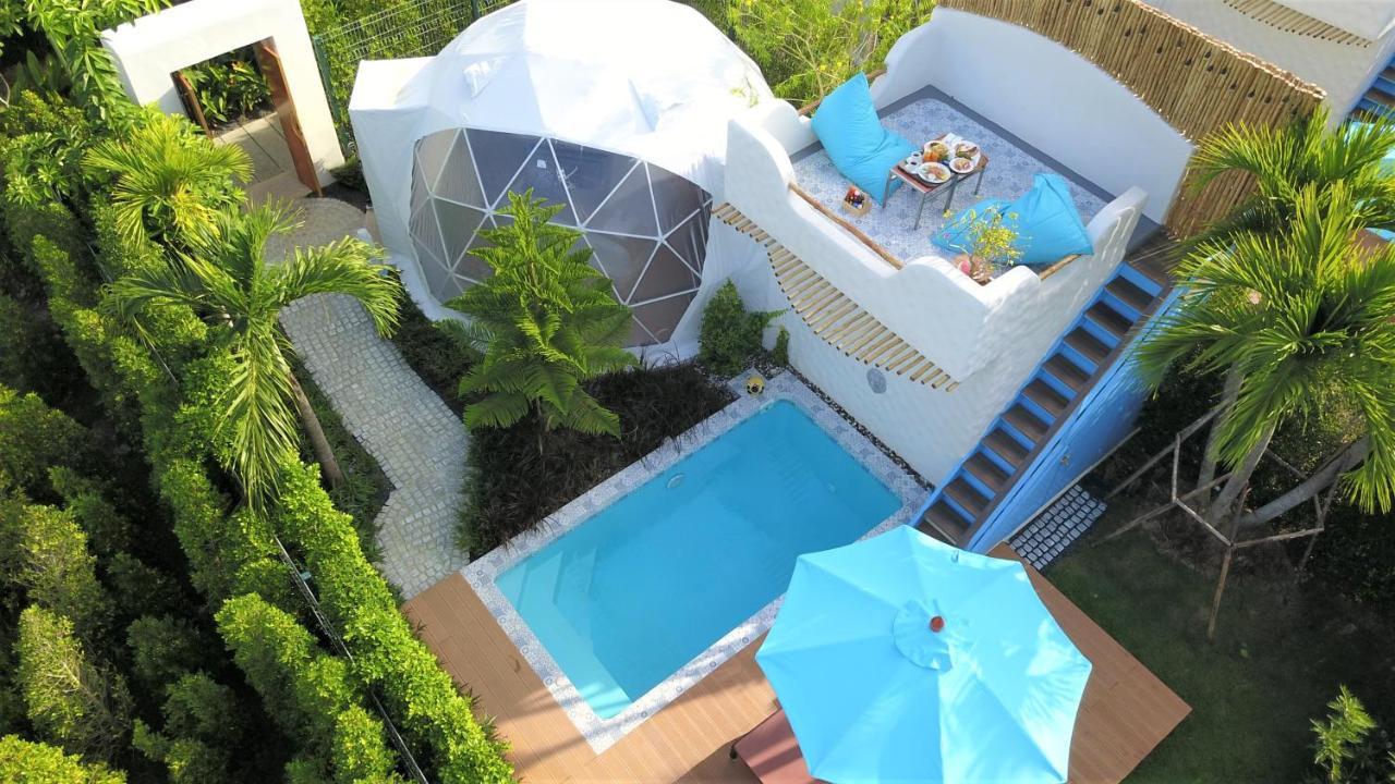 Le Resort And Villas Rawai Eksteriør bilde A dome with a swimming pool