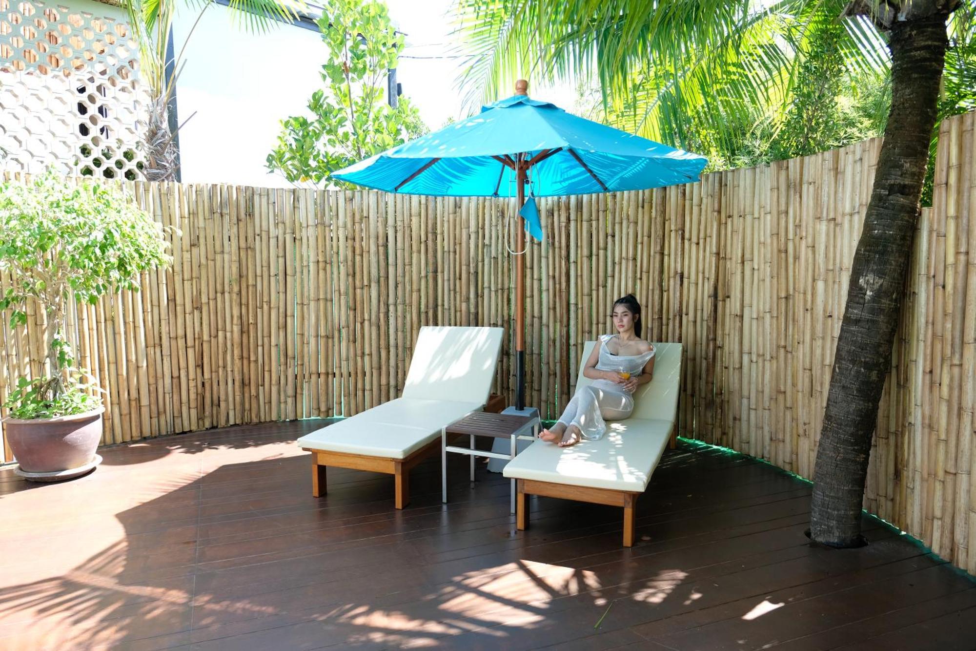 Le Resort And Villas Rawai Eksteriør bilde A bamboo fence