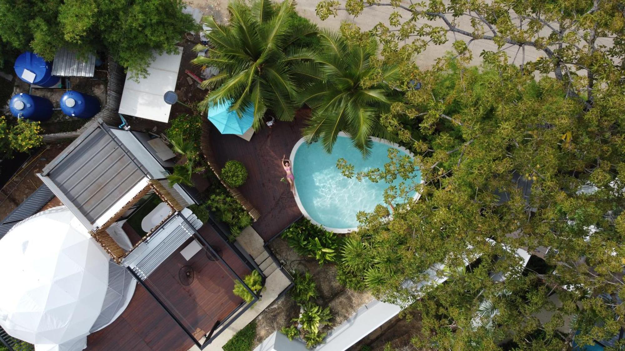 Le Resort And Villas Rawai Eksteriør bilde Aerial view of the pool at the hotel