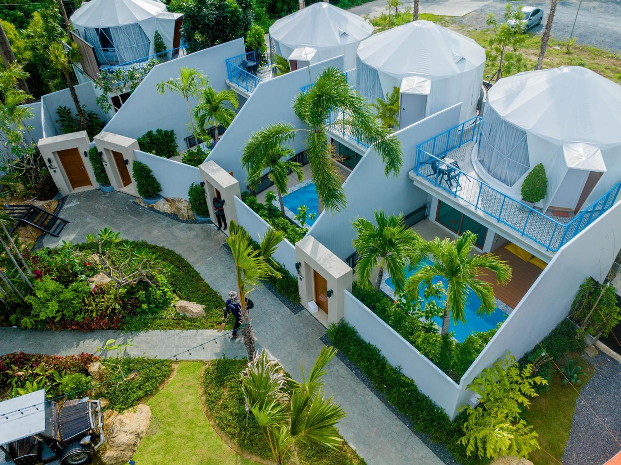 Le Resort And Villas Rawai Eksteriør bilde The resort's villas