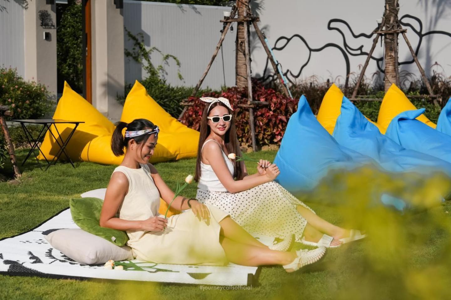 Le Resort And Villas Rawai Eksteriør bilde Outdoor bean bag chairs
