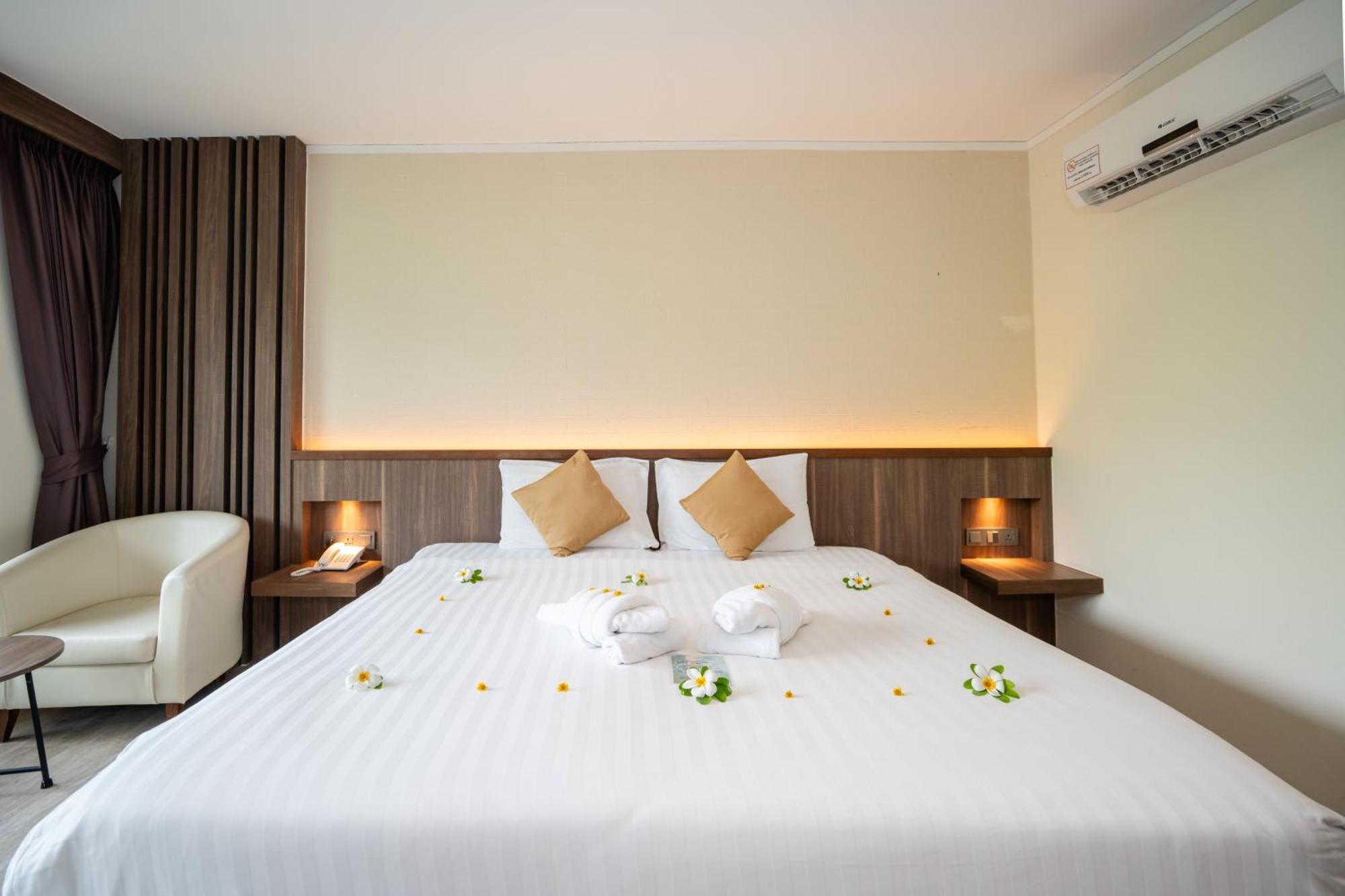 Le Resort And Villas Rawai Eksteriør bilde Deluxe Room